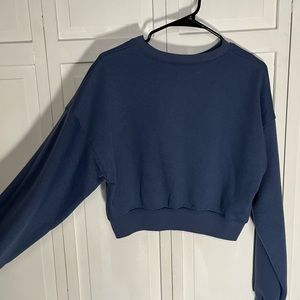 Cropped blue crewneck